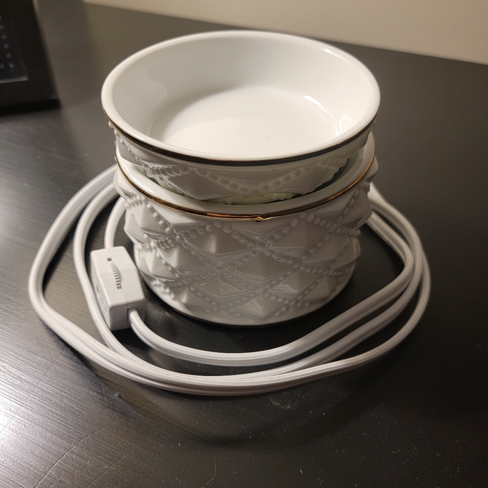 Scentsy Diamond Milk Glass White & Gold Warmer - Picture 4 of 8